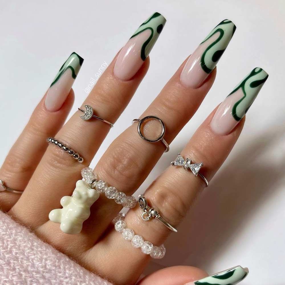 One Hand Close-Up Visual Idea One Hand Close-Up Visual Idea — Emerald Prom Nails 2027