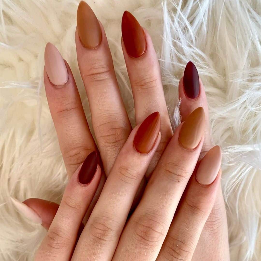 Matte Gradient Stiletto Nails — Simple Thanksgiving Nails 2026