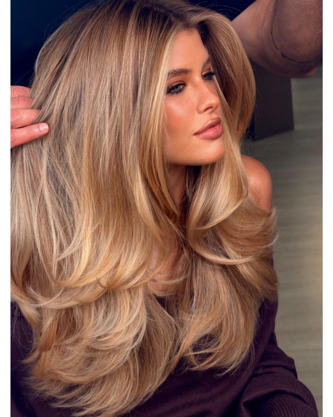 Collarbone Platinum Golden Blonde Blowout Collarbone Platinum Golden Blonde Blowout — Blonde Balayage 2027