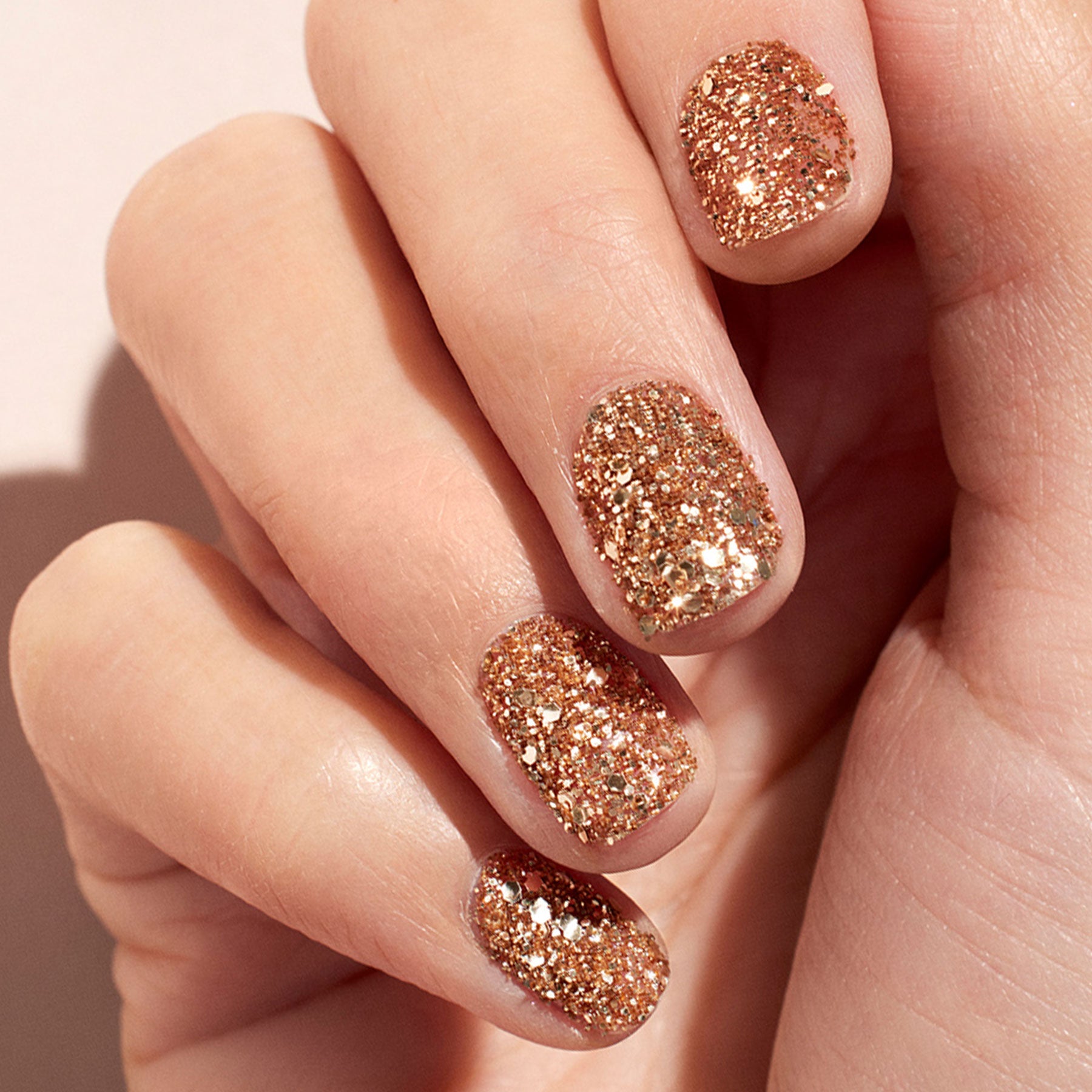 Chunky Rose Gold Glitter Short Oval Nails Chunky Rose Gold Glitter Short Oval Nails — Glitter Nails 2027
