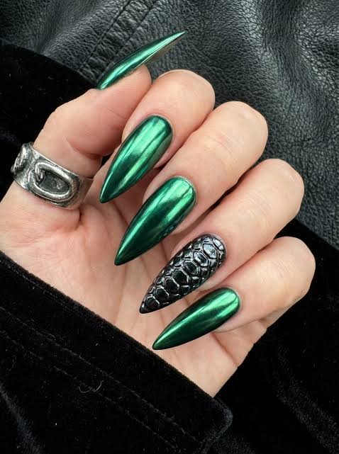 Vibrant Emerald Green Mirror Chrome Stilettos Vibrant Emerald Green Mirror Chrome Stilettos — Green Chrome Nails 2027