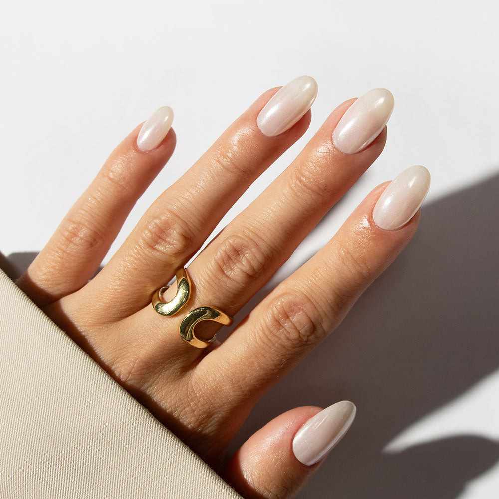 Off-White Pearlescent Chrome Medium Oval Off-White Pearlescent Chrome Medium Oval — Glazed Nails 2027