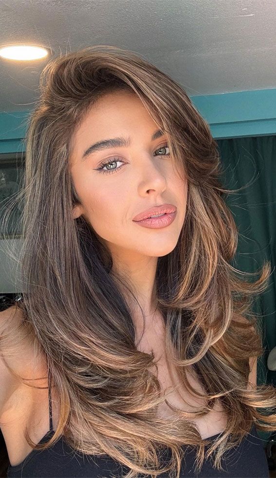 Collarbone Waves With Blonde Highlights Collarbone Waves With Blonde Highlights — Side Part Hairstyles 2027