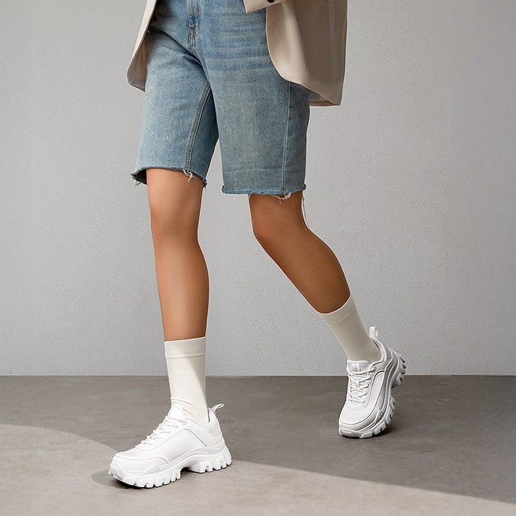 Light Wash Denim Shorts with Chunky Sneakers and Socks Light Wash Denim Shorts with Chunky Sneakers and Socks — Jean Shorts Outfits 2027