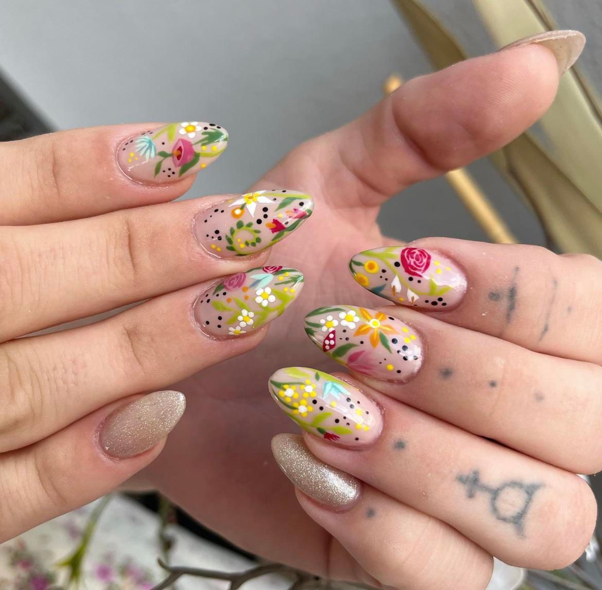Spring Summer Visual Idea — Floral Gel Nails 2027