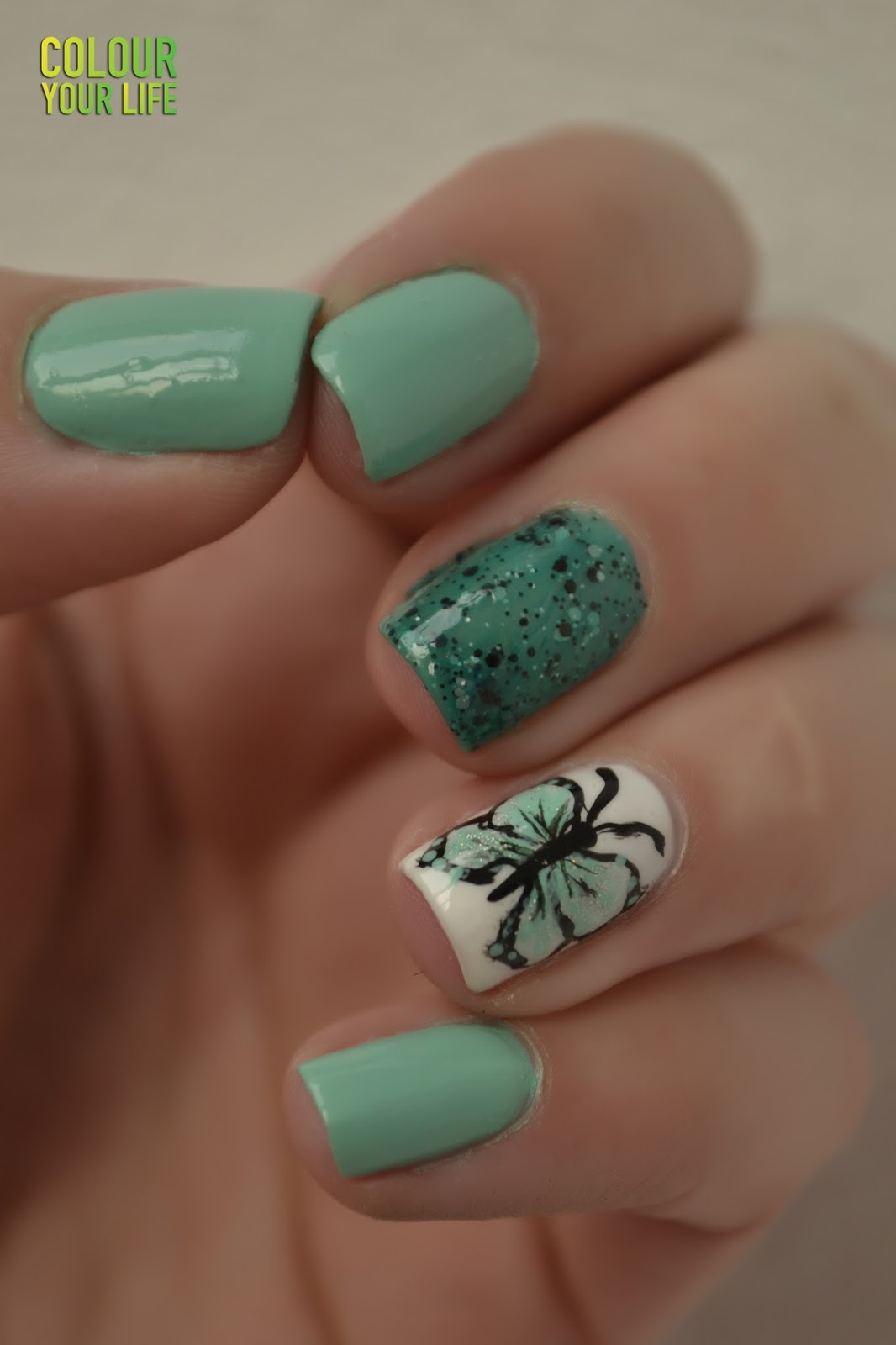 Mint Green Hand-Painted Butterfly Mint Green Hand-Painted Butterfly — Short Butterfly Round Nails 2027