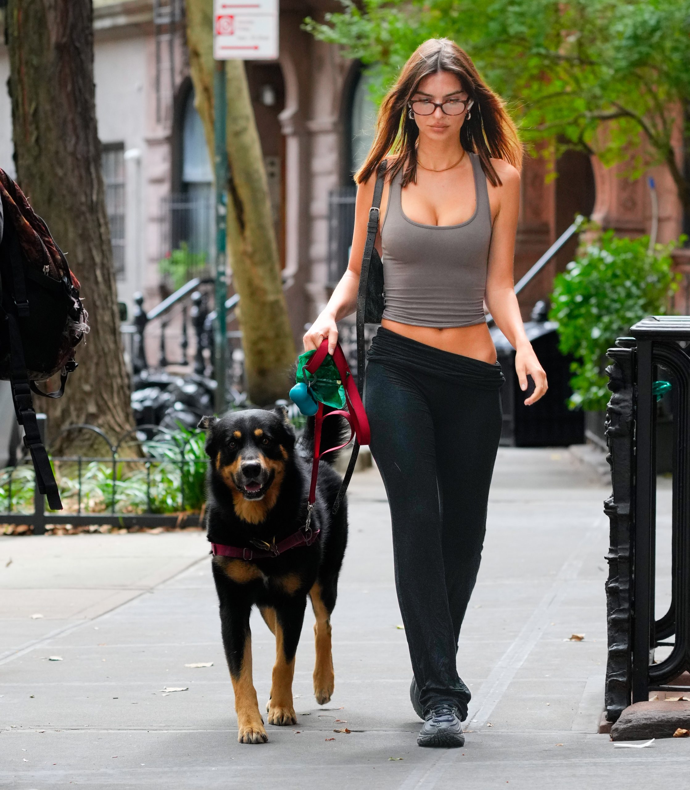Athleisure Edge: Cropped Tank and Low-Rise Leggings Athleisure Edge: Cropped Tank and Low-Rise Leggings — TikTok Outfits 2027