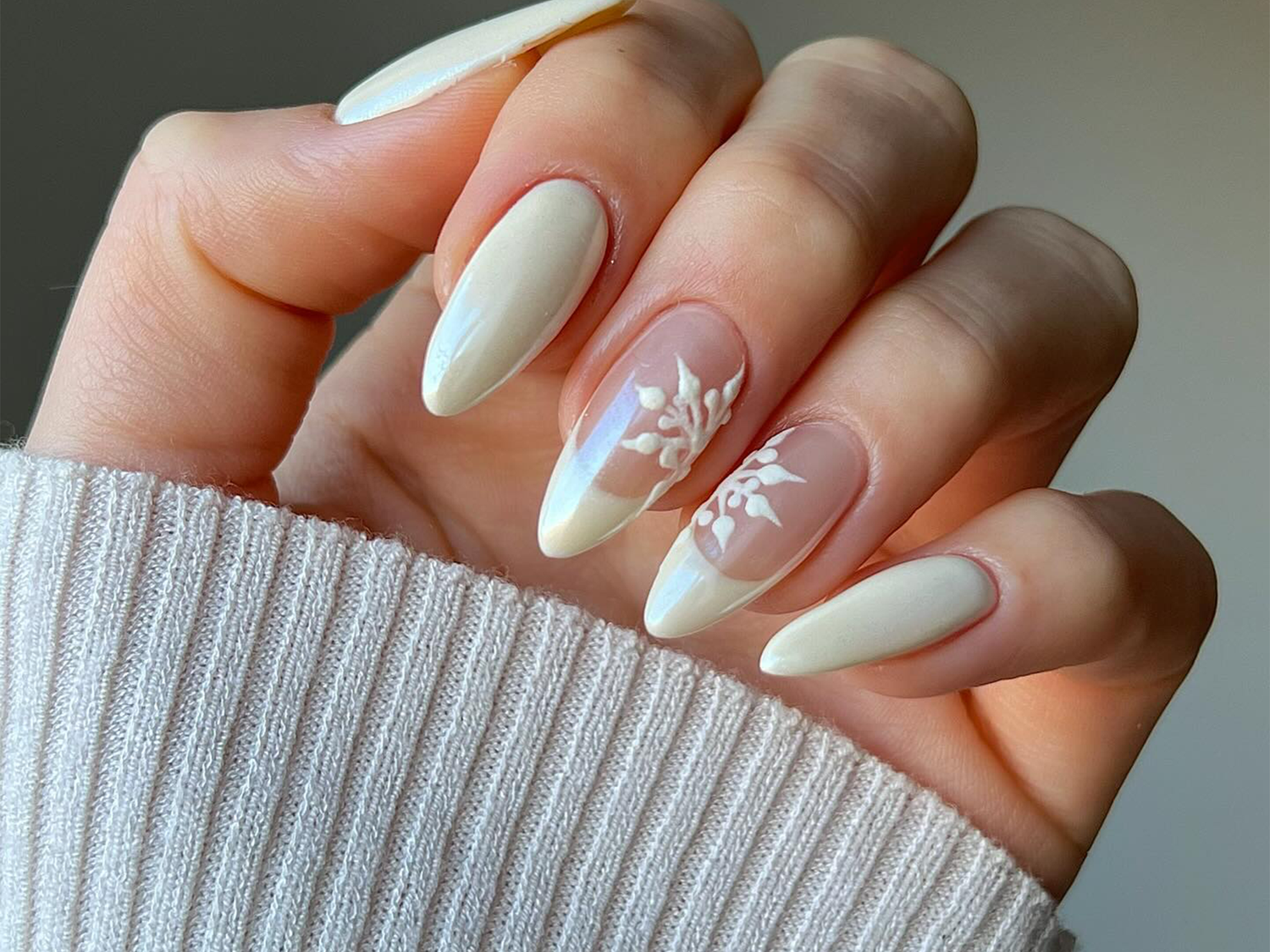 16 White Christmas Nail Ideas for a Sophisticated Holiday Mani