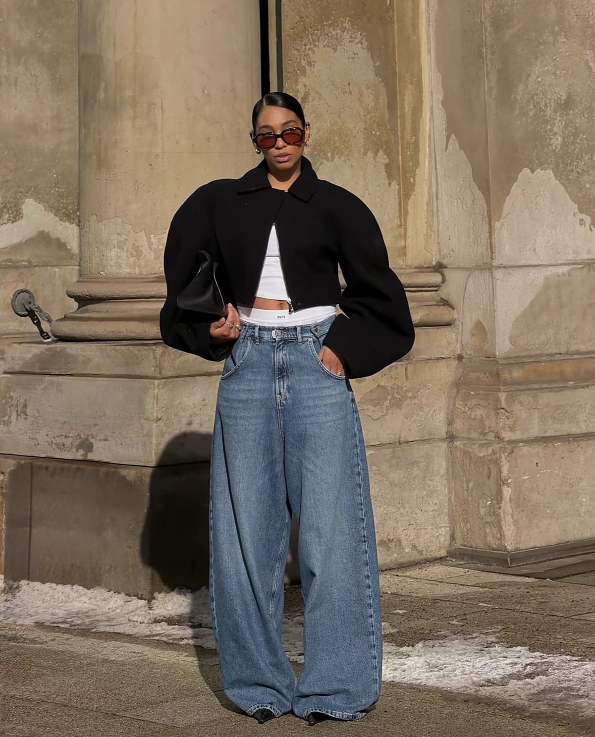 Low-Rise Baggy Jeans Styling Guide for Women in 2026
