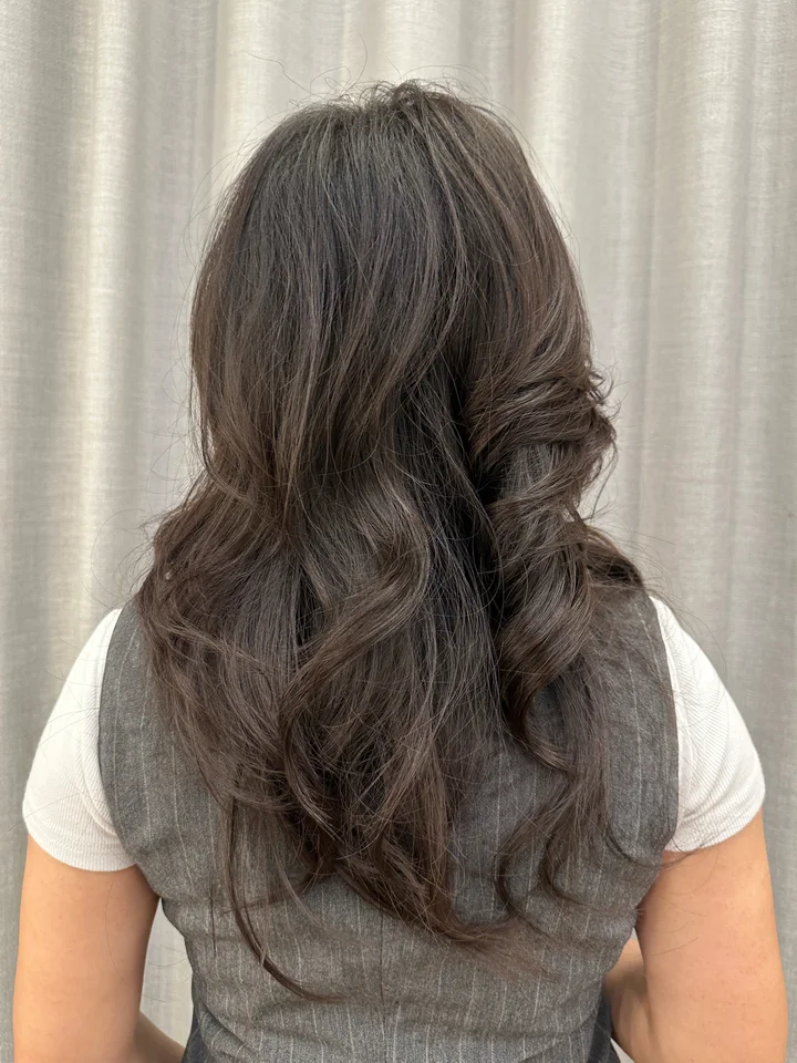 Collarbone Butterfly Haircut With Feathered Layers Collarbone Butterfly Haircut With Feathered Layers — Dark Brown Hair 2027