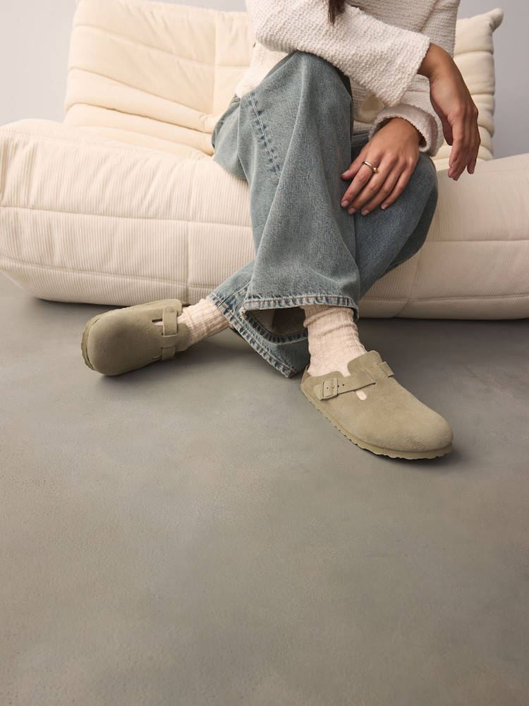 White Textured Sweater with Khaki Green Suede Clogs and Light Blue Bootcut Jeans White Textured Sweater with Khaki Green Suede Clogs and Light Blue Bootcut Jeans — Bootcut Jeans Outfits 2027 with Birkenstoc