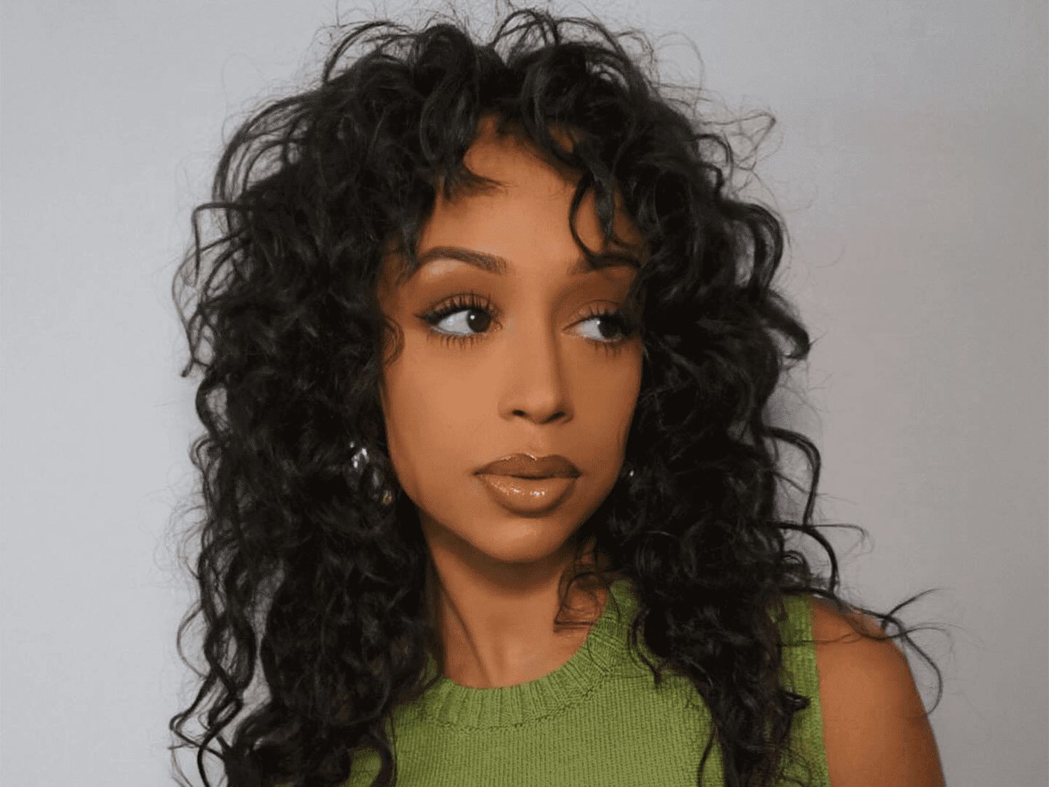 Mid-Back Length Defined Layered Curls with Curtain Bangs Mid-Back Length Defined Layered Curls with Curtain Bangs — Wash and Go Hairstyles 2027