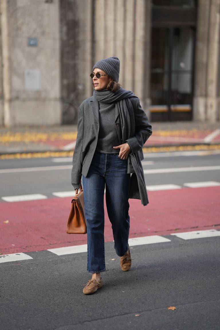 Comfortable Winter Outfit with a Grey Scarf and Tan Loafers Comfortable Winter Outfit with a Grey Scarf and Tan Loafers — Winter Accessories Outfits 2027