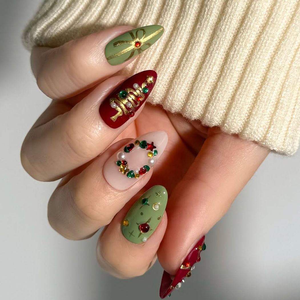 Festive Christmas Almond Nails Festive Christmas Almond Nails — Winter Wonderland Nails 2027