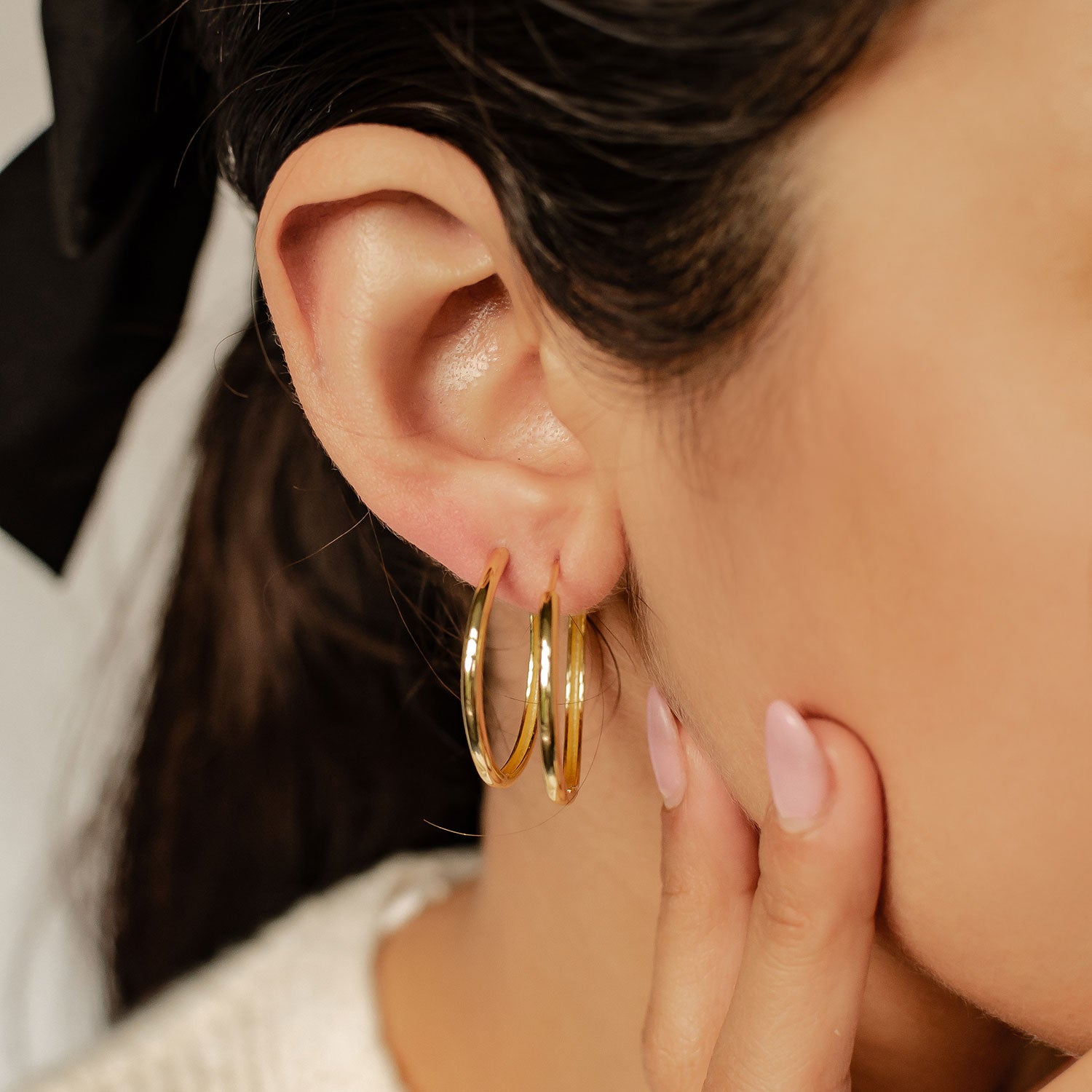 Layered Gold Hoops with a White Knit Sweater Layered Gold Hoops with a White Knit Sweater — Gold Hoops Outfits 2027
