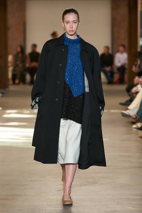 Runway Ready: Trench Coat and Textured Sweater with a Wide Skirt — Headband Outfits 2027