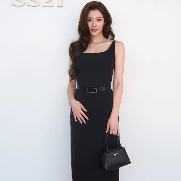Minimalist Black Sleeveless Bodycon Midi Dress with Belt Minimalist Black Sleeveless Bodycon Midi Dress with Belt — Bodycon Dresses 2027