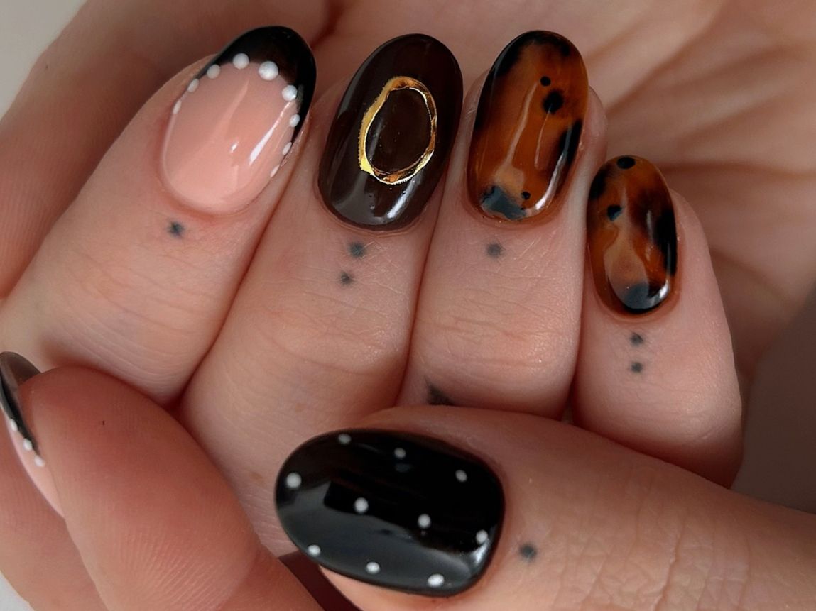 Artistic Short Oval Mixed Design Nails Artistic Short Oval Mixed Design Nails — Gel X Nails 2027