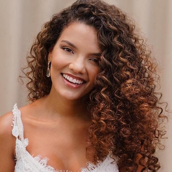 Shoulder Visual Idea — Balayage on Wavy Hair 2027