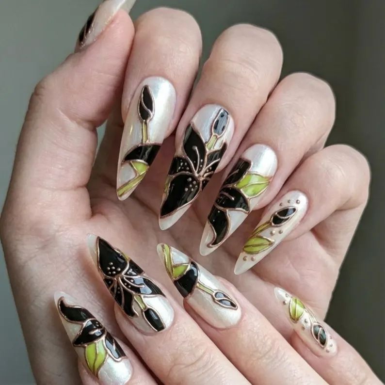 Black Floral Metallic Outline Stilettos Black Floral Metallic Outline Stilettos — Floral Stiletto Nails 2027