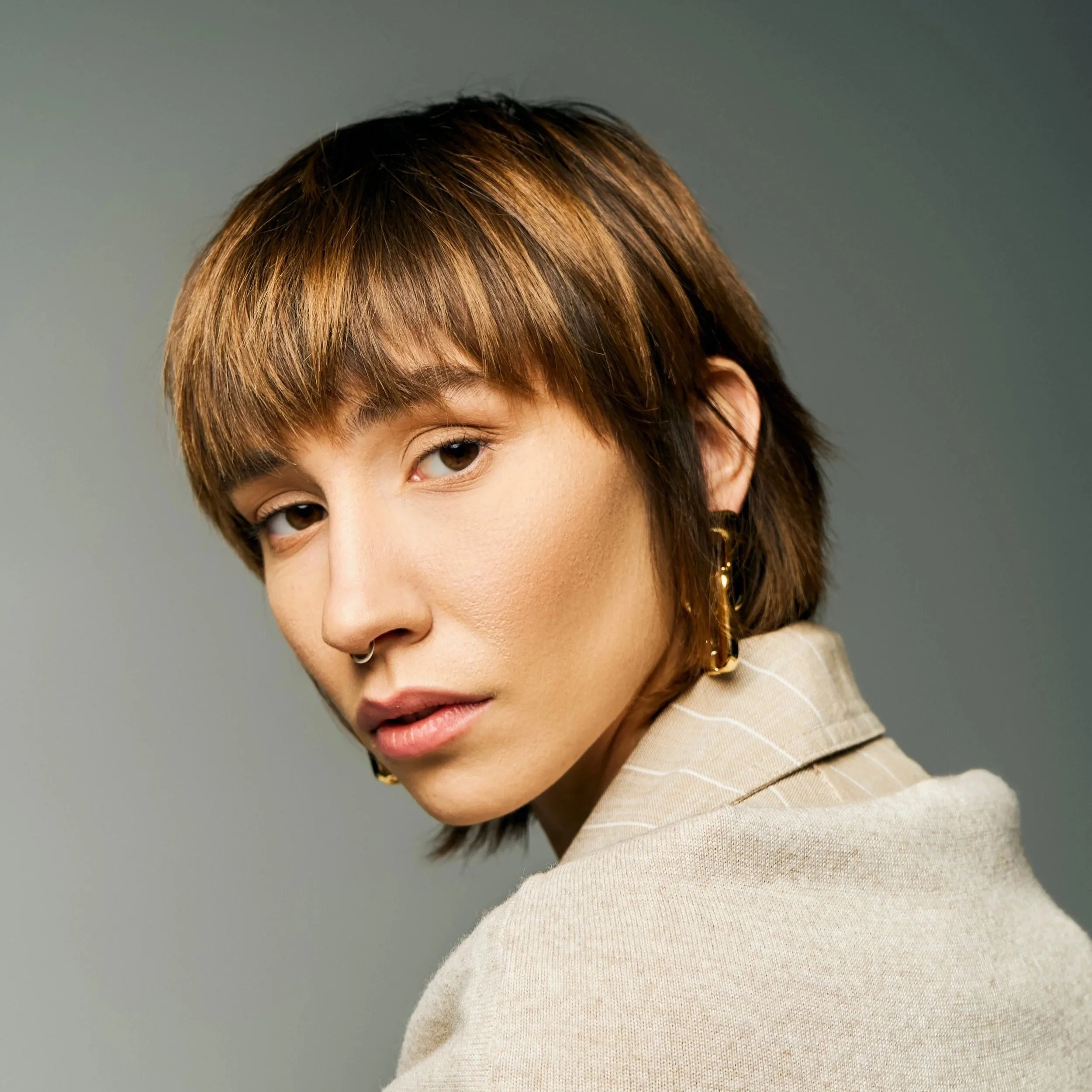 Front View Medium Brown Shag Bob With Blunt Bangs Front View Medium Brown Shag Bob With Blunt Bangs — Short Shag 2027