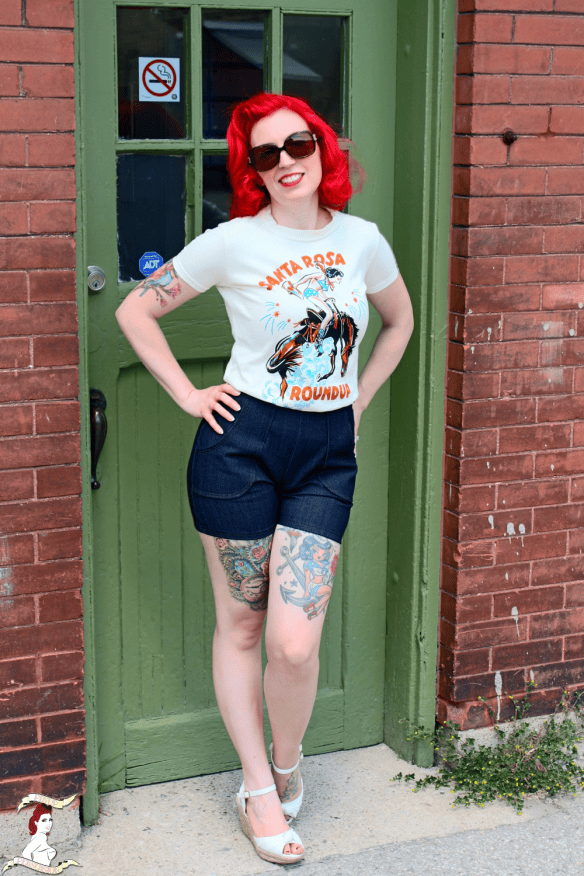 Graphic T-Shirt with High-Waisted Denim Shorts and Espadrilles Graphic T-Shirt with High-Waisted Denim Shorts and Espadrilles — Pin Up Outfits 2027