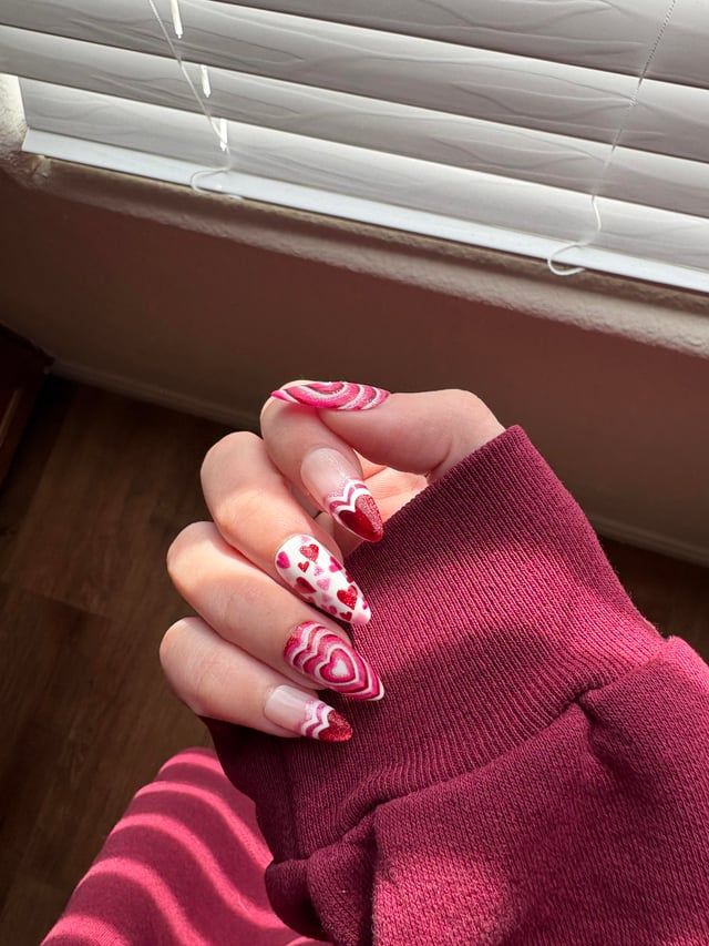 Hearts Glitter Stripes Visual Idea Hearts Glitter Stripes Visual Idea — Valentines Press On Nails 2027