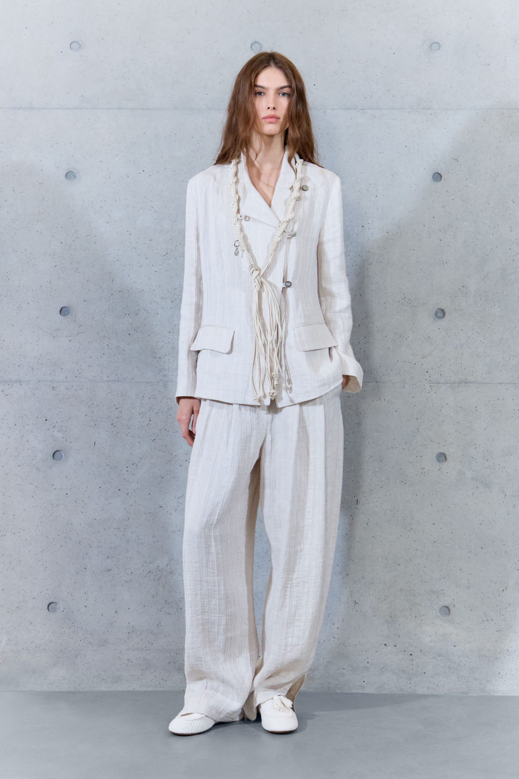 Minimalist Linen Suit with a Statement Necklace Minimalist Linen Suit with a Statement Necklace — All White Outfits 2027
