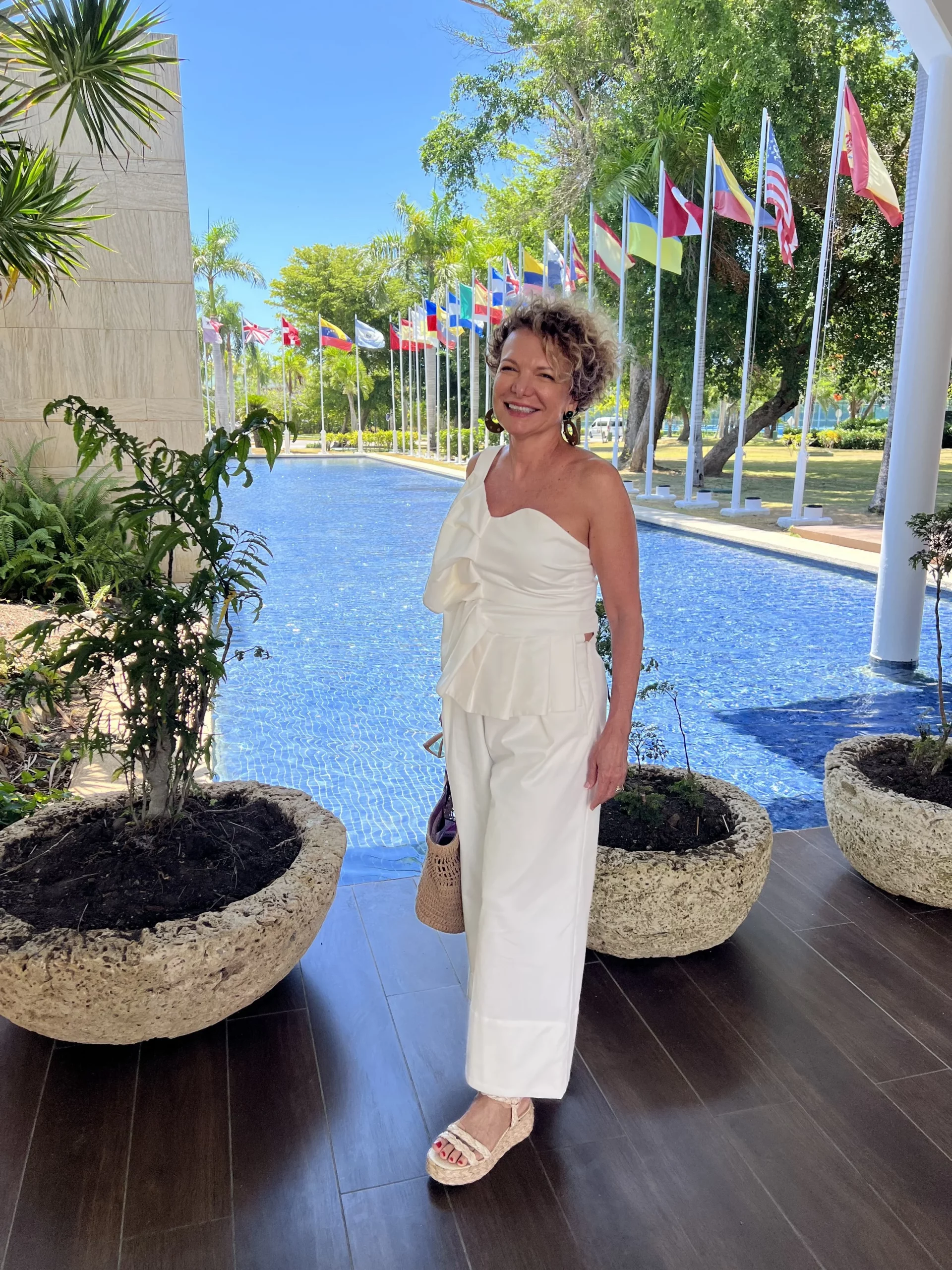 Monochromatic White for Warm Climate Business Trips Monochromatic White for Warm Climate Business Trips — Business Trip Outfits 2027