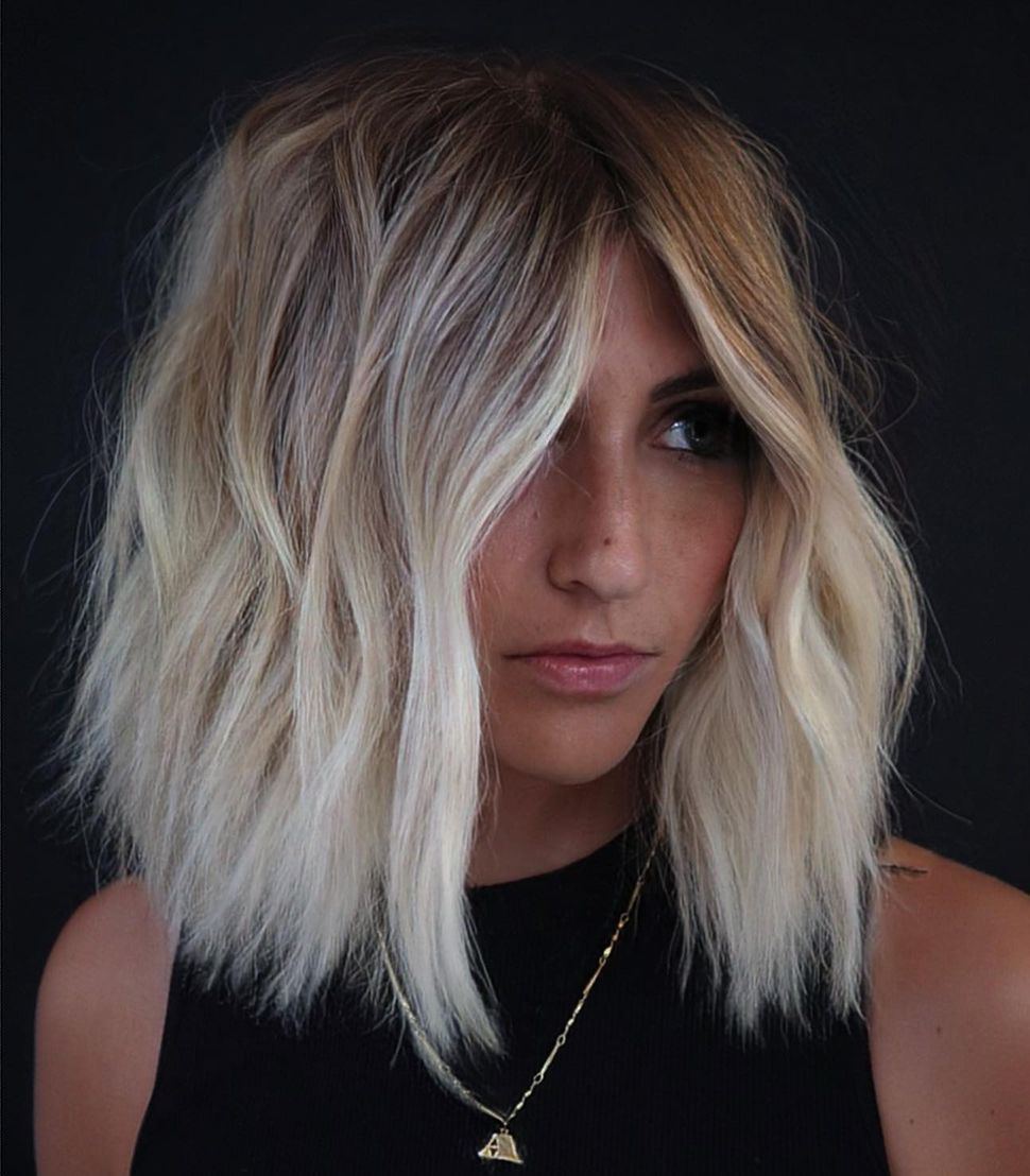 Platinum Blonde Balayage Bob With Curtain Bangs — Balayage Lob 2027