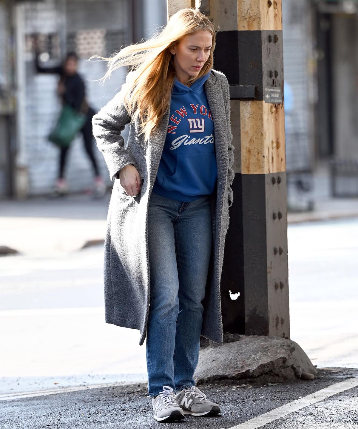 Sporty Chic: Blue Jeans with a Graphic Hoodie Sporty Chic: Blue Jeans with a Graphic Hoodie — Straight Leg Jeans Outfits 2027
