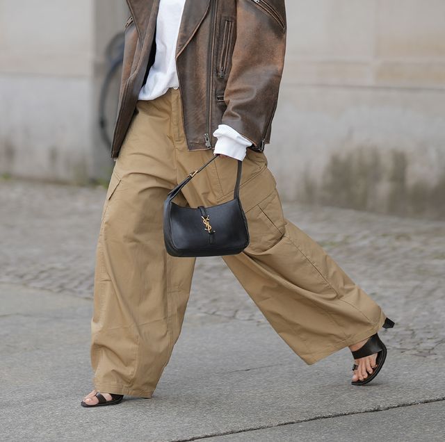 Twill Cargo Pants with Leather Jacket and Thong Sandals Twill Cargo Pants with Leather Jacket and Thong Sandals — Khaki Cargo Pants Outfits 2027