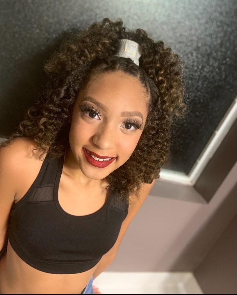 Dark Brown With Blonde Highlights Visual Idea — Haircuts 2027 for Cheer Girls