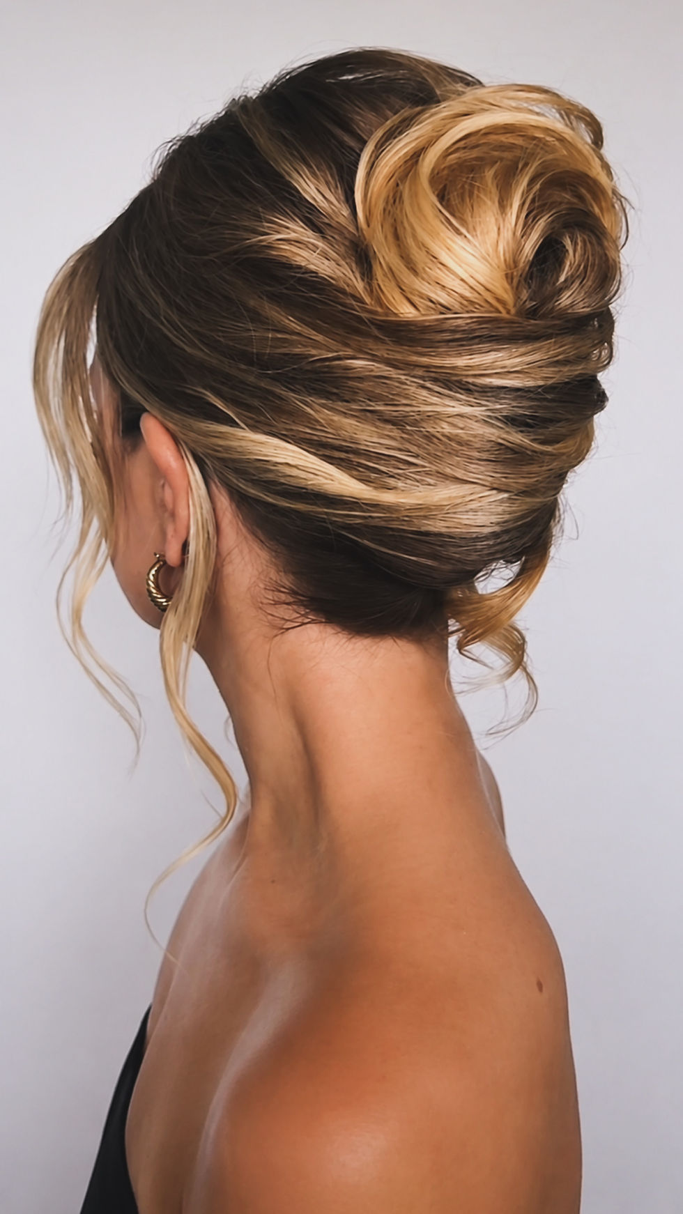 Intricate Dark Blonde Chignon Intricate Dark Blonde Chignon — Italy Hairstyles 2027