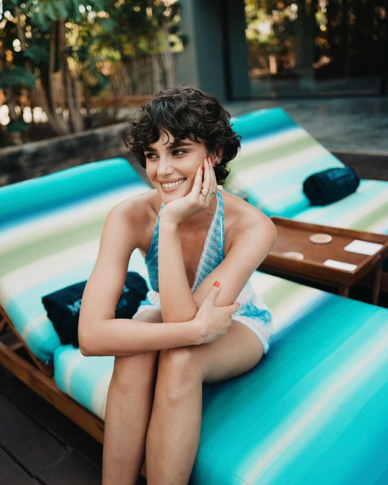 Chin-Length Curly Shag With Wispy Bangs Chin-Length Curly Shag With Wispy Bangs — Short Shag 2027