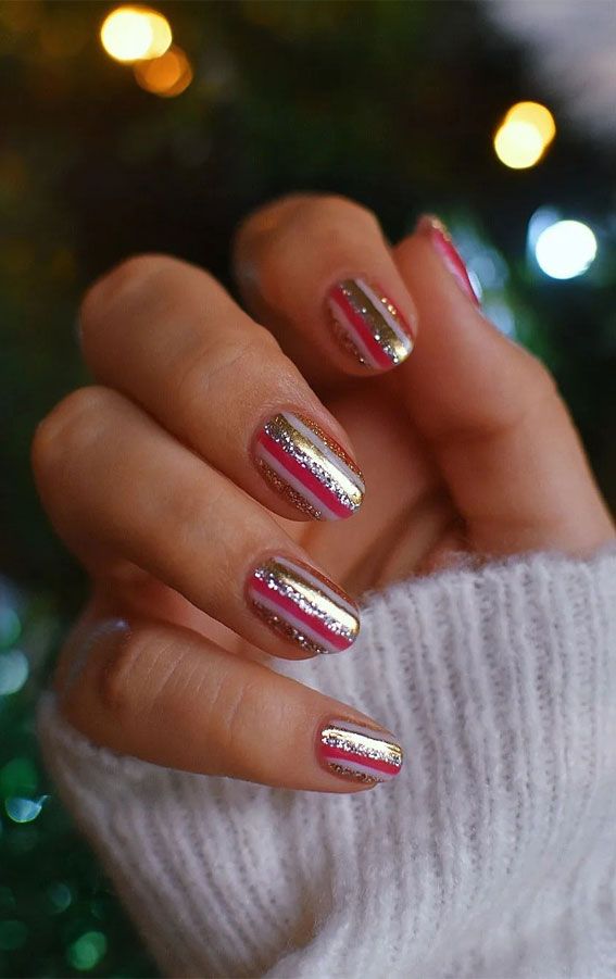 Short Oval Pink Gold Glitter Stripes Short Oval Pink Gold Glitter Stripes — Sparkly Holiday Nails 2026