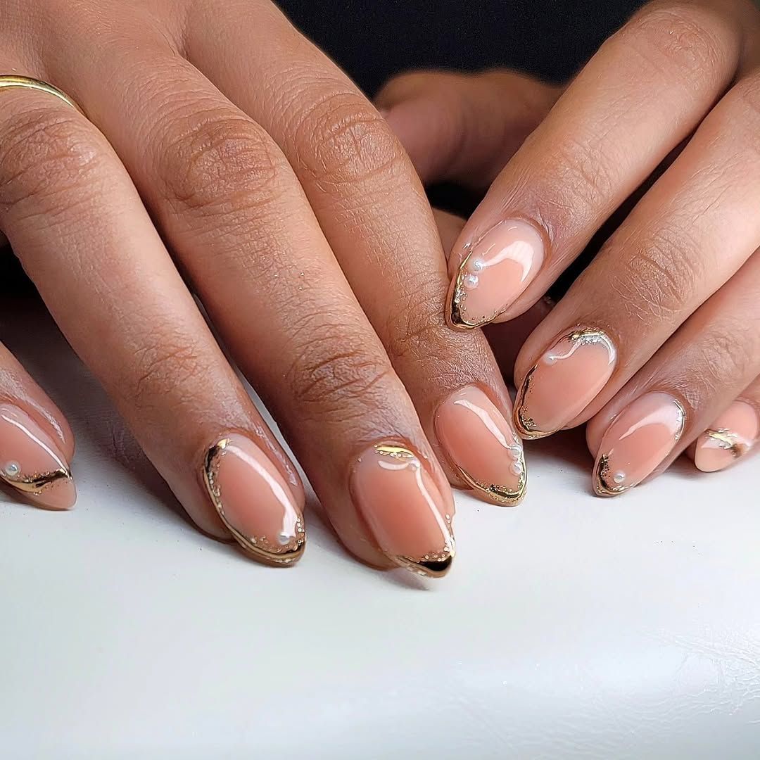 Matte Peach Gradient with Geometric Lines Matte Peach Gradient with Geometric Lines — Peach Round Nails 2027