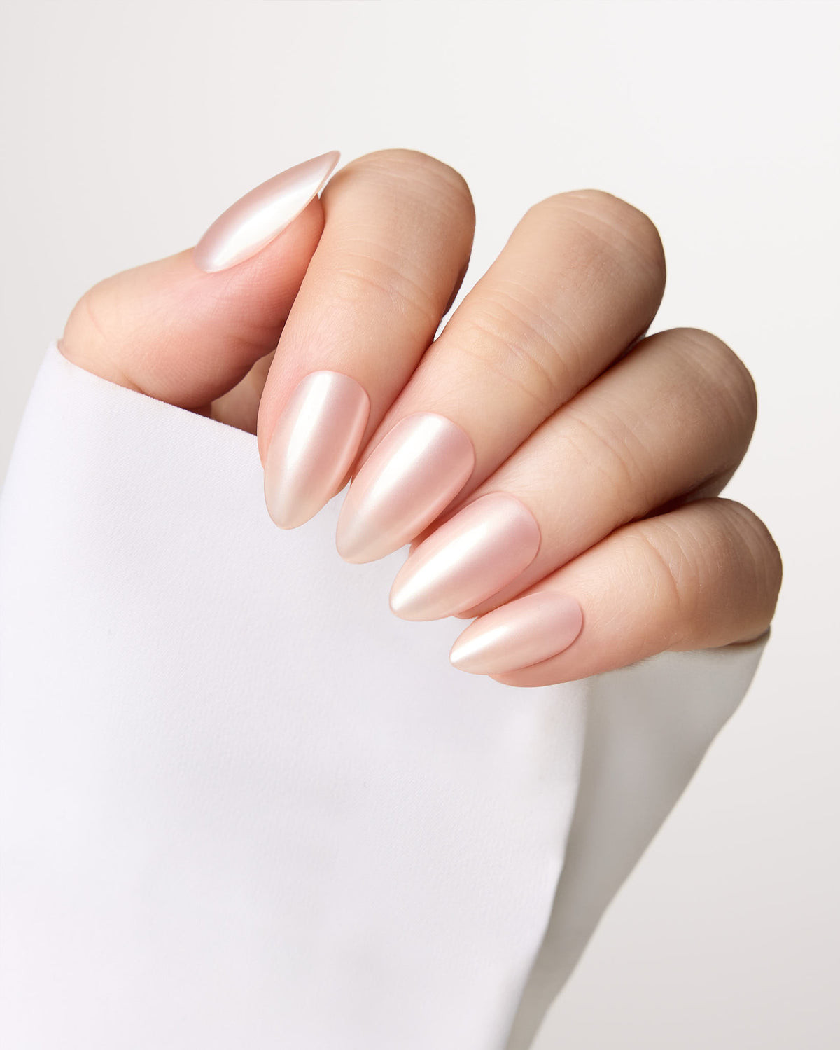 Pale Peach Pearlescent Chrome Medium Almond Pale Peach Pearlescent Chrome Medium Almond — Glazed Nails 2027