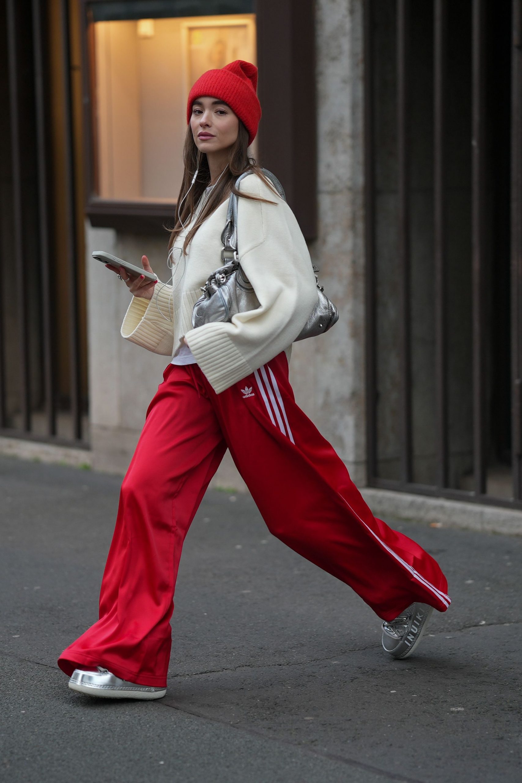 Silver Sneakers Outfit Idea Silver Sneakers Outfit Idea — Fall Outfit Trends 2026
