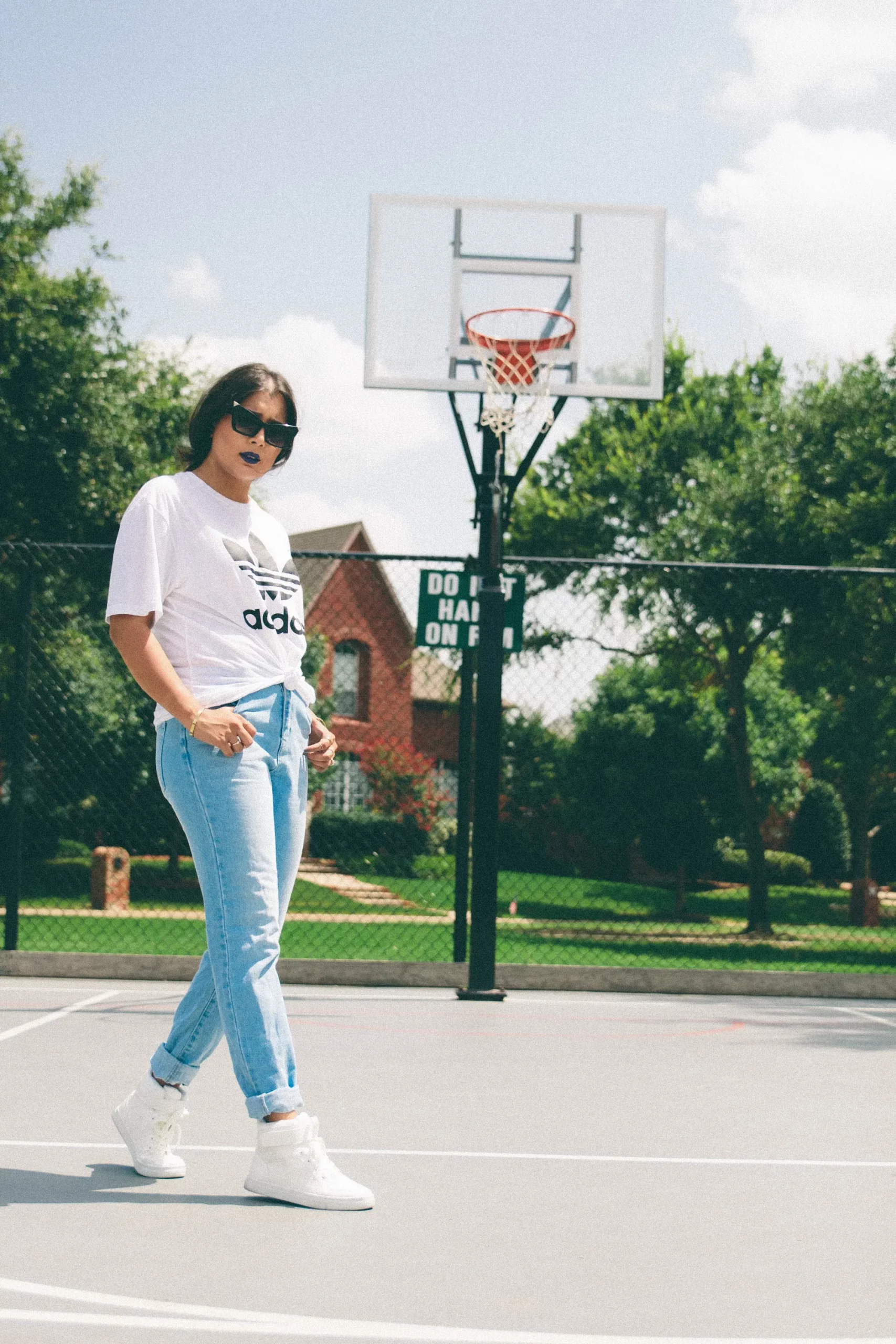 Effortless Dallas Cool: Graphic Tee and Relaxed Jeans — Dallas Outfits 2027