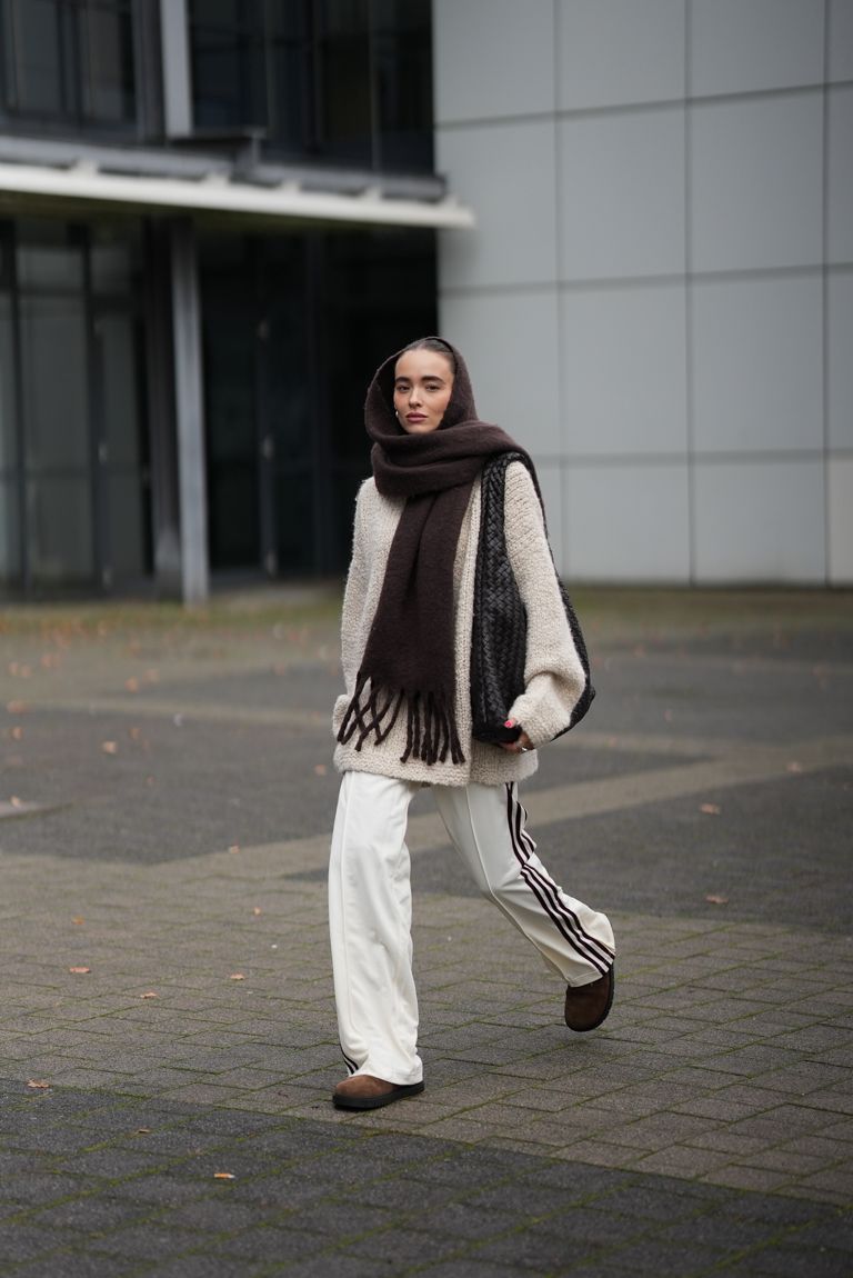 Stylish Winter Outfit with a Vibrant Red Scarf and Shearling Jacket Stylish Winter Outfit with a Vibrant Red Scarf and Shearling Jacket — Winter Accessories Outfits 2027