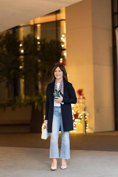 Casual Evening Outfit with a Printed Scarf and White Handbag Casual Evening Outfit with a Printed Scarf and White Handbag — Winter Accessories Outfits 2027