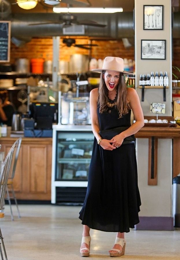 Loose Air-Dried Waves Under a Hat — Hat Hairstyles 2027 for Nashville
