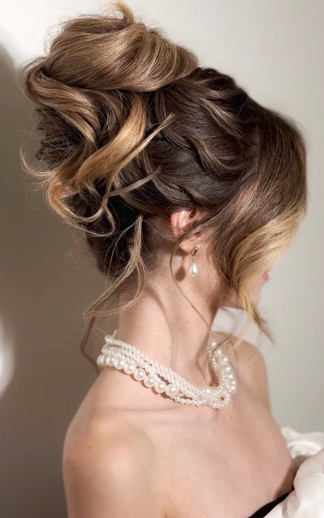 High Textured Bun Dark Blonde Highlights — Knotted Bun Hairstyles 2027