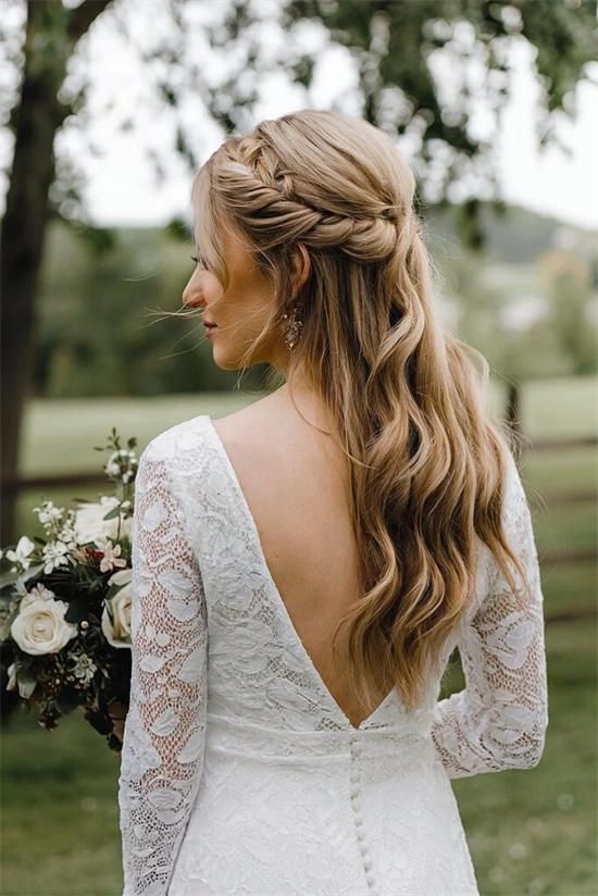 Light Blonde Half-Up With Floral Vine Light Blonde Half-Up With Floral Vine — Bridal Hair Down 2027
