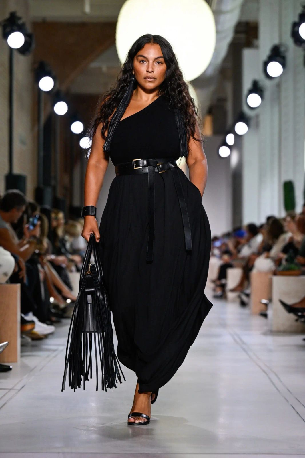 Runway Ready: All-Black Outfit with a Waist-Cinching Belt Runway Ready: All-Black Outfit with a Waist-Cinching Belt — Statement Belt Outfits 2027