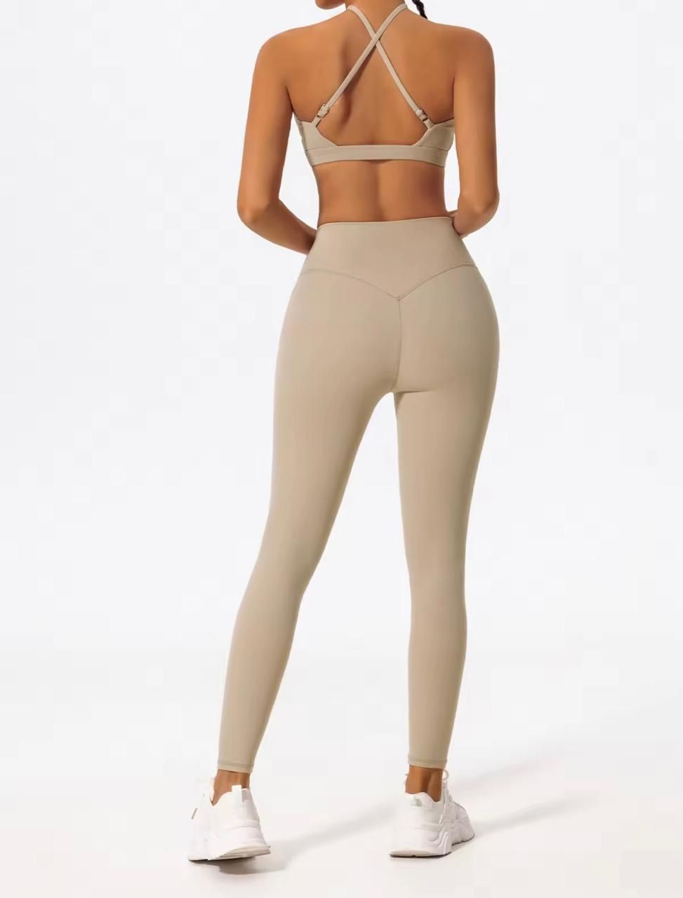 Beige Sports Bra and V-Waistband Leggings for Sleek Gym Performance — Streetwear Gym Outfits 2027