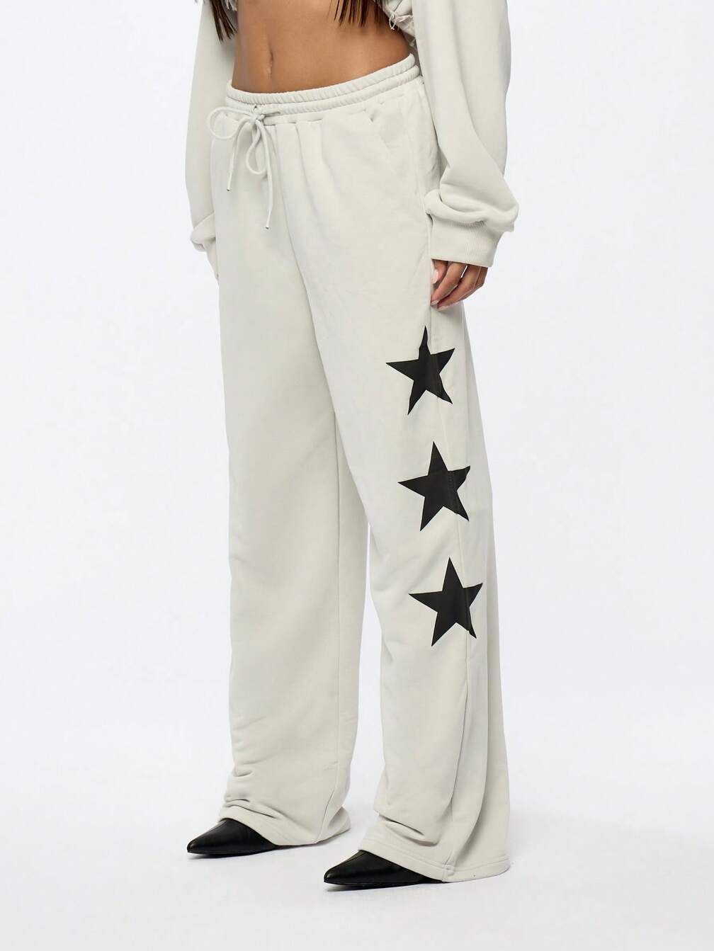 Oversized Light Beige Sweatpants with Star Print for Streetwear Appeal — Streetwear Gym Outfits 2027