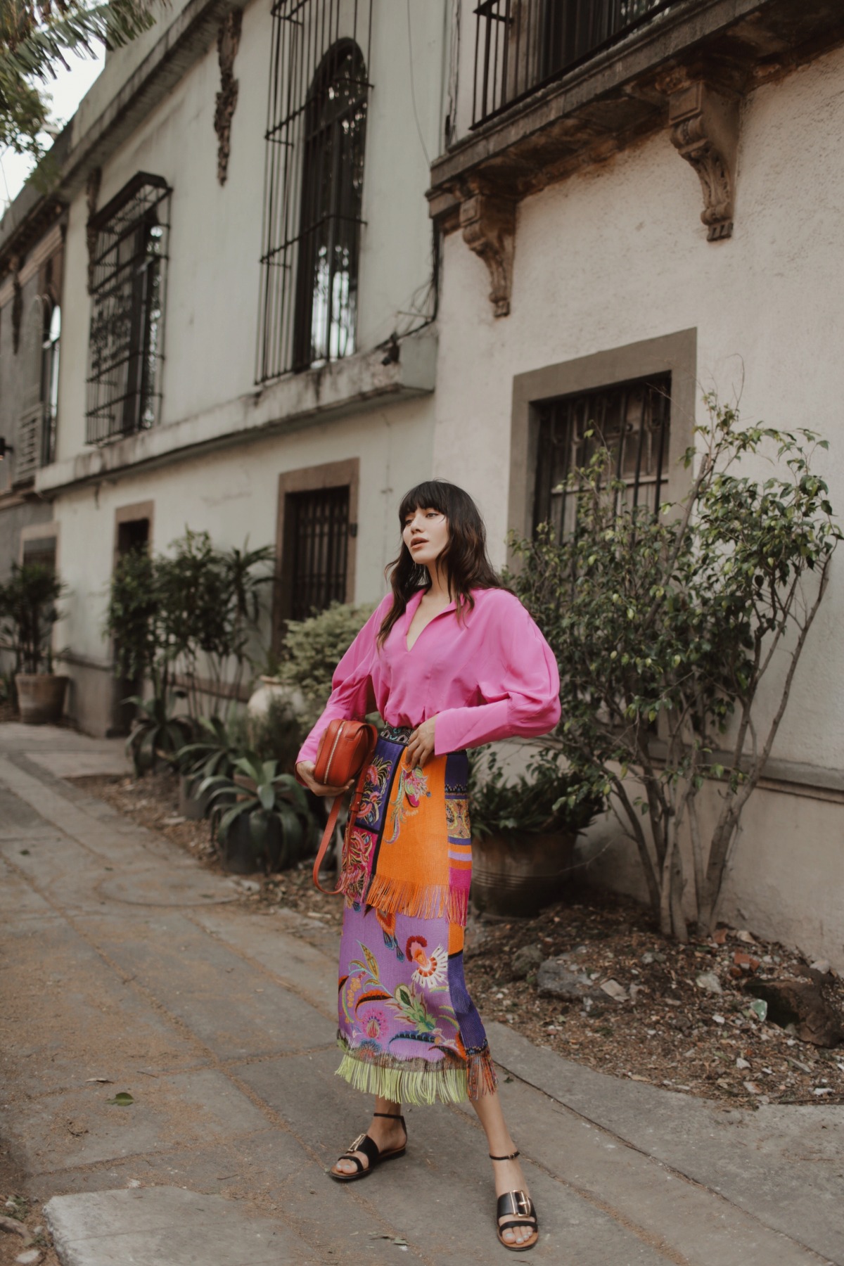 Pink Voluminous Sleeve Blouse with Vibrant Patterned Midi Skirt Pink Voluminous Sleeve Blouse with Vibrant Patterned Midi Skirt — Mexico City Outfits 2027