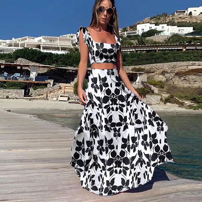 Black and White Floral Print Crop Top and Maxi Skirt for Summer Outings Black and White Floral Print Crop Top and Maxi Skirt for Summer Outings — Summer Two Piece Set Outfits 2027